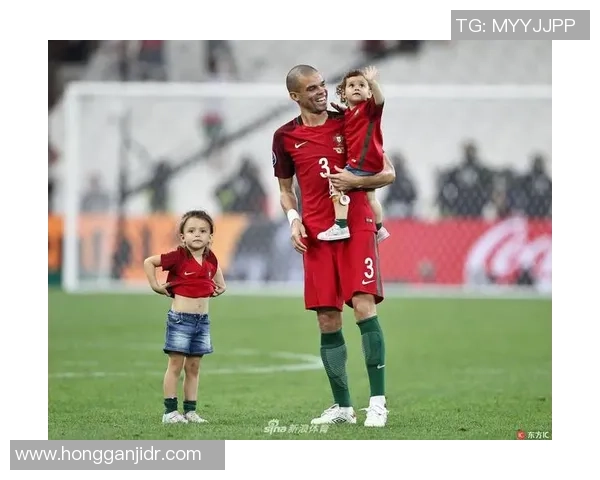 足球明星与萌娃的魅力差异如何展现两者的不同特点与吸引力