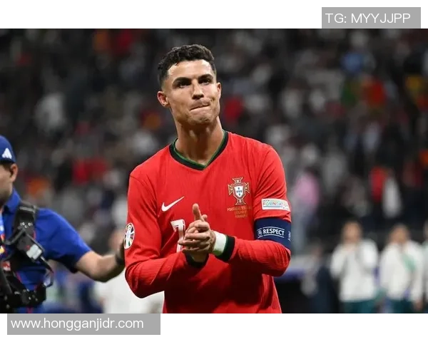 通过足球球员的动作判断身份技巧解析揭秘球星背后的风采